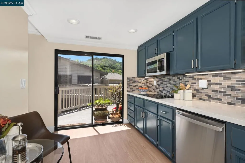 Walnut Creek, California 94595, United States, 2 Bedrooms Bedrooms, ,2 BathroomsBathrooms,Residential,Active,134175