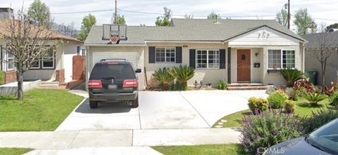 Photo of 2116 Maple St, Burbank, CA 91505 (MLS # GD25249312) Photo of 2116 Maple St, Burbank, CA 91505 (MLS # GD25249312)