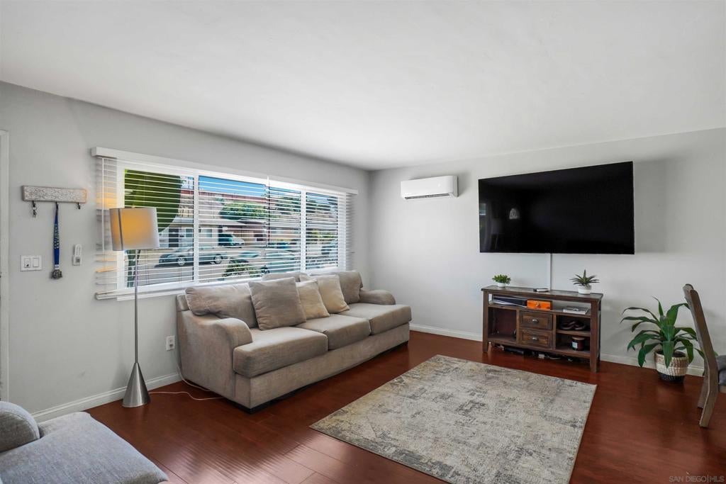 152 E Oxford Street