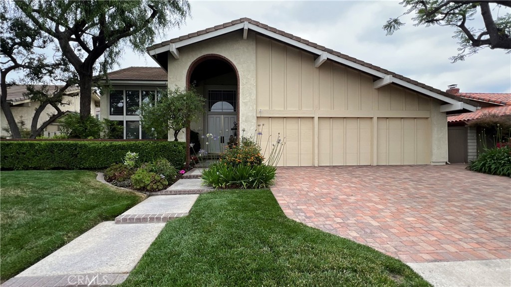 10692 Albany Circle