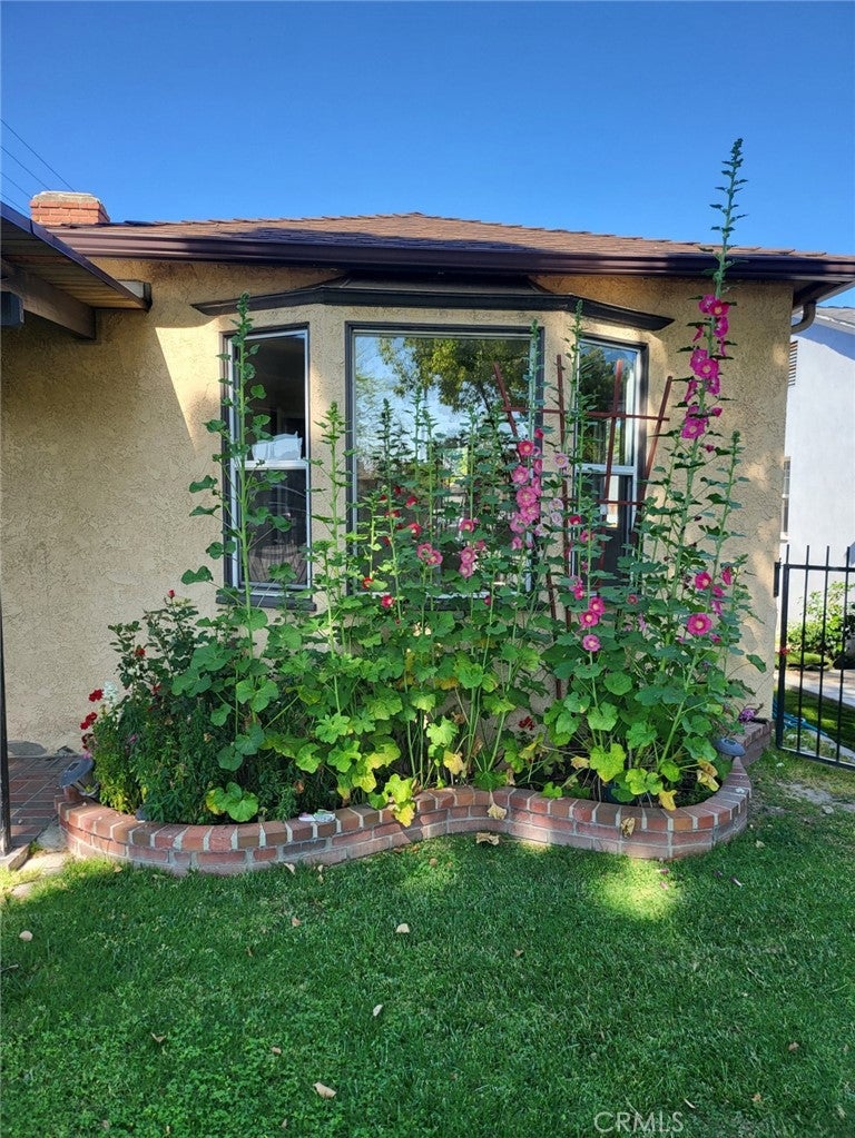 532 N Reese Pl, Burbank CA 91506