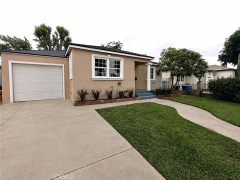 Photo of 8124 Wisner AVE, Panorama City, CA 91402 (MLS # SB26106954)