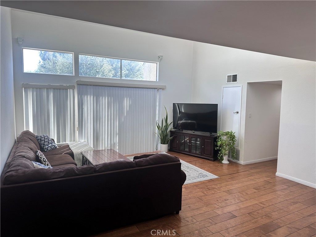 Photo of 5700 Etiwanda Ave #264, Tarzana, CA 91356 (MLS # SR26068628)