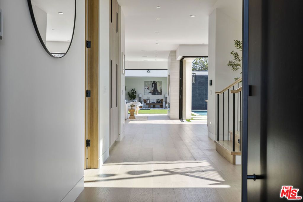 Photo of 4220 Kenyon Avenue, Los Angeles, CA 90066 (MLS # 25609559)