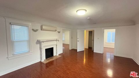 Photo of 120 S Catalina Street, Los Angeles, CA 90004 (MLS # 26668277)