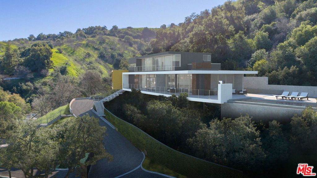 Photo of 12340 Viewcrest Road, Studio City, CA 91604 (MLS # 26662195)