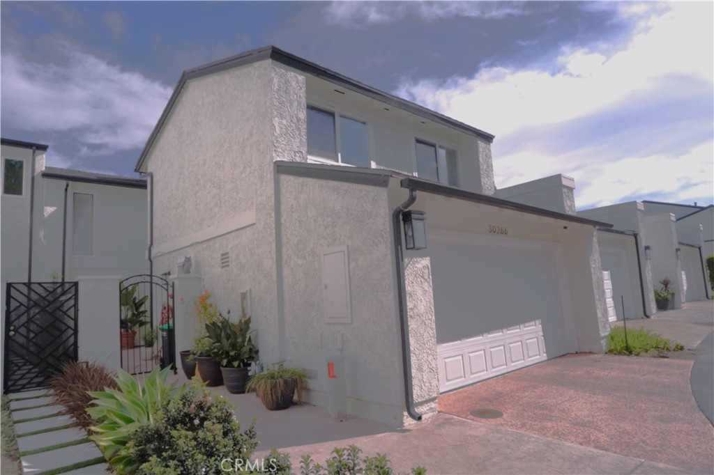 El Niguel Terrace (ENT) - Residential