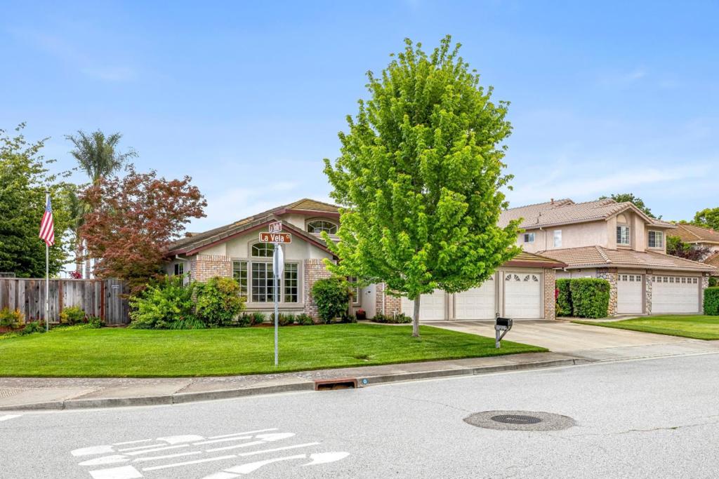 312 La Vela Court