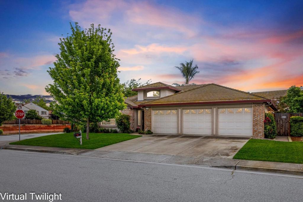 312 La Vela Court