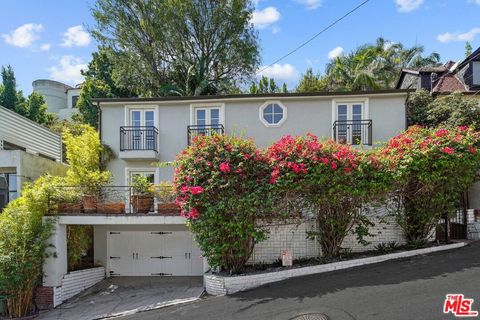 Photo of 1531 Marmont Avenue, Los Angeles, CA 90069 (MLS # 26649545)