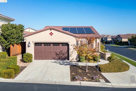 Photo of 1641 Chianti Ln Ln, Brentwood, CA 94513 (MLS # 41117010)