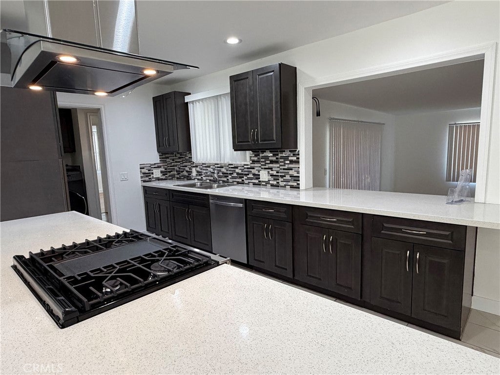 7112 Teesdale AVE, Los Angeles CA 91605