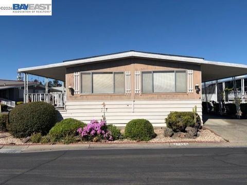 Photo of 27957 Pueblo Serena, Hayward, CA 94545 (MLS # 41131452)