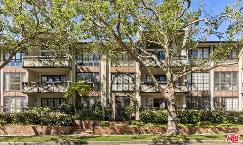 Photo of 133 S Oakhurst Drive #205, Beverly Hills, CA 90212 (MLS # 26666807)