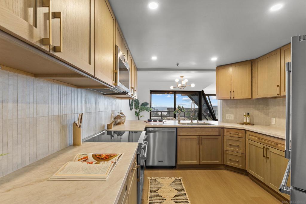 230 W Laurel St 502