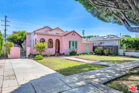 Photo of 2206 Oak Street #A, Santa Monica, CA 90405 (MLS # 26662697)