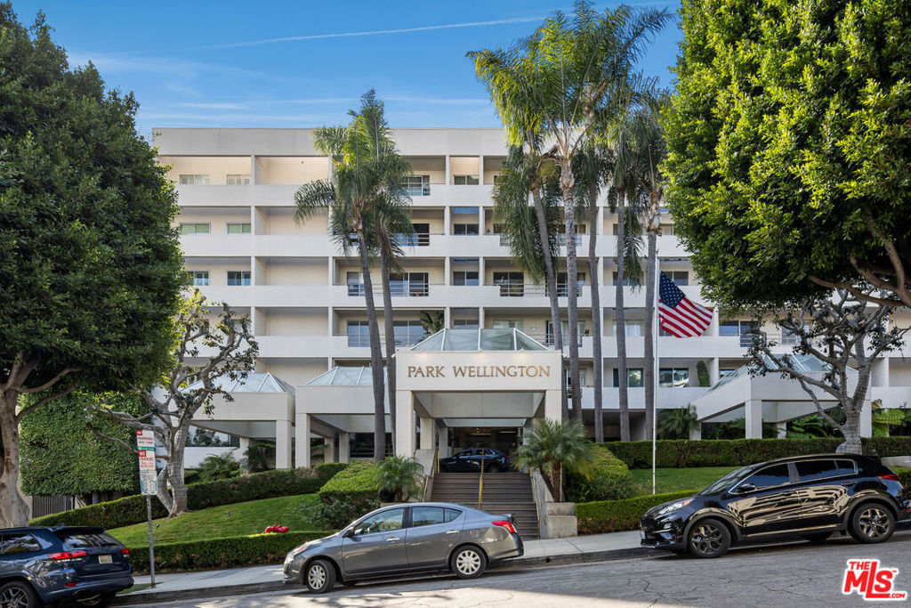 Located in one of the best spots in West Hollywood, the highly sought-after Park Wellington offers a resort-style living experience. This spacious 1-bed, 1.5-bath unit features a coveted southern exposure with breathtaking city and skyline views. A large balcony invites you to enjoy al fresco dining, and units with this view are rarely available. The primary suite showcases stunning city views and includes a generous walk-in closet. Additional features include central AC and access to top-tier community amenities: a sparkling pool, pergola-covered spa, expansive sundeck with cabanas, sauna, state-of-the-art gym, north-south tennis court, and a dog run. Residents enjoy 24-hour concierge and doorman services for security and convenience, along with one secured parking space and on-site guest parking. Laundry facilities are easily accessible, and low HOA dues include earthquake insurance Nestled on one of West Hollywood's most desirable streets, you're just moments from world-famous boutiques, top-tier restaurants, and the vibrant nightlife of the Sunset Strip and Santa Monica Blvd. With Beverly Hills, Cedars-Sinai, and Hollywood close by, this is luxury living at its finest.