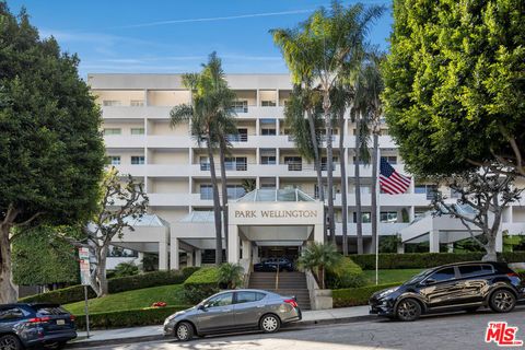 Photo of 1131 Alta Loma Road #412, West Hollywood, CA 90069 (MLS # 25570045) Photo of 1131 Alta Loma Road #412, West Hollywood, CA 90069 (MLS # 25570045)