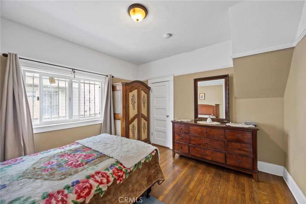 Properties 3 341 W 42nd St