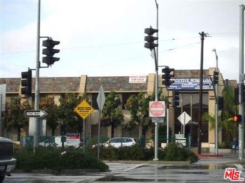 Photo of 12501 CHANDLER Boulevard #103, Valley Village, CA 91607 (MLS # 26844307)