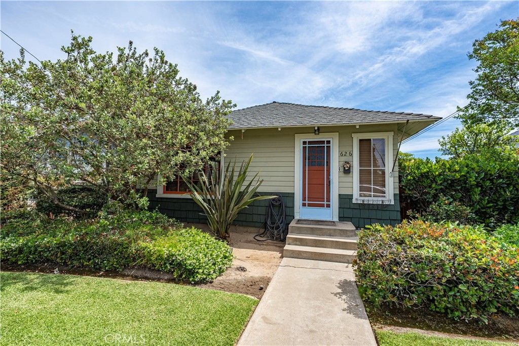 Photo of 624 Temple Avenue, Long Beach, CA 90814 (MLS # PW26086340)