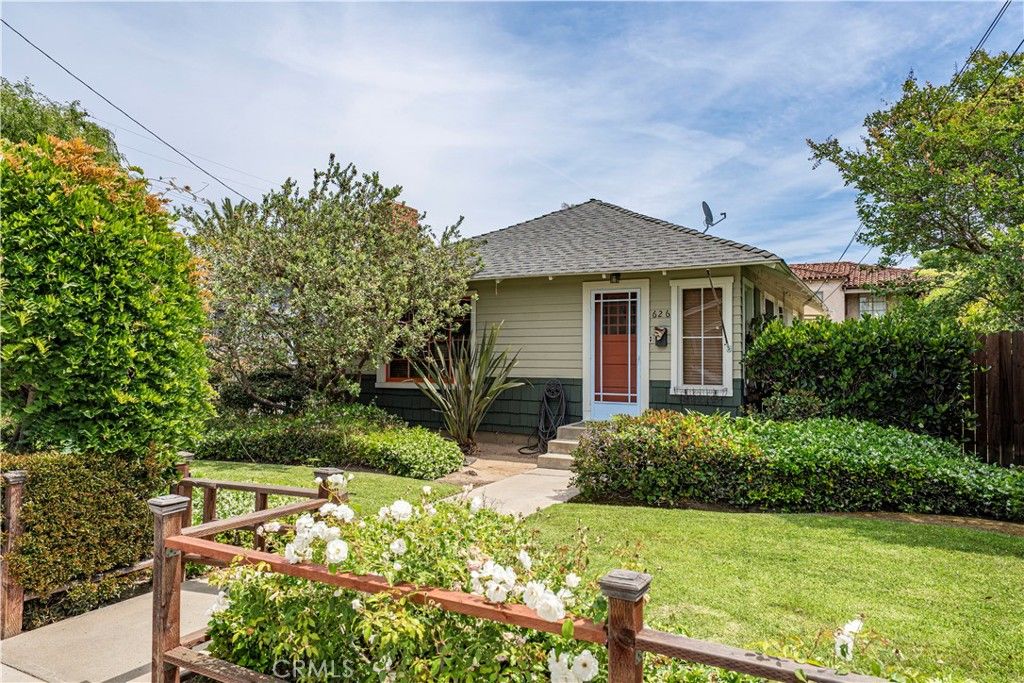Photo of 624 Temple Avenue, Long Beach, CA 90814 (MLS # PW26086340)