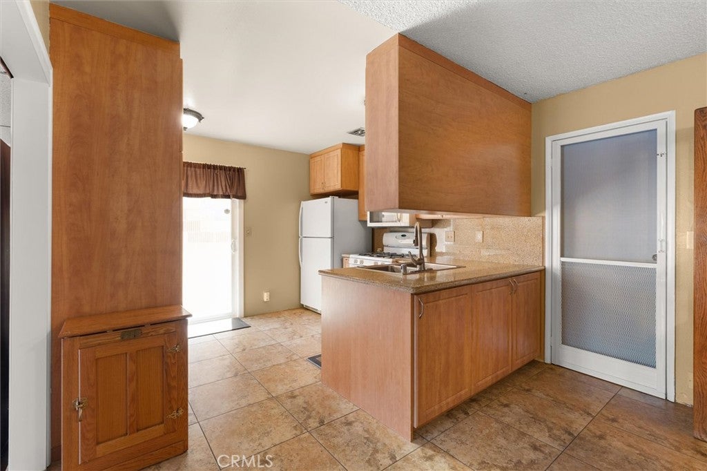 1917 W Flora St, Santa Ana CA 92704 - Photo 11