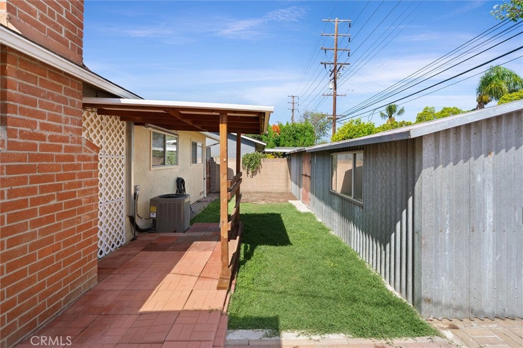 1917 W Flora St, Santa Ana CA 92704 - Photo 27