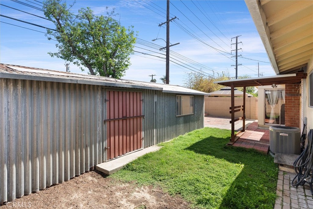 1917 W Flora St, Santa Ana CA 92704 - Photo 28