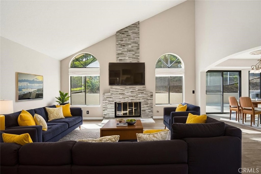 1965 Turquoise Circle