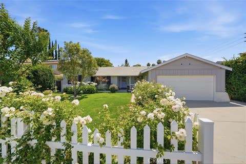 Photo of 6530 Gaviota Avenue, Lake Balboa, CA 91406 (MLS # SB26170730)
