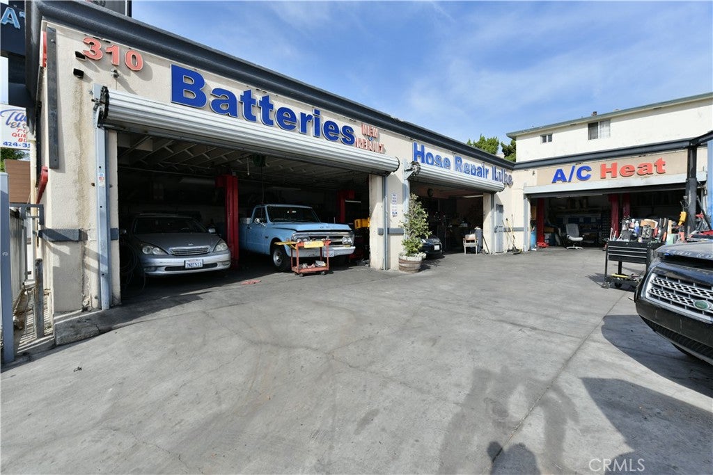 310 N La Brea