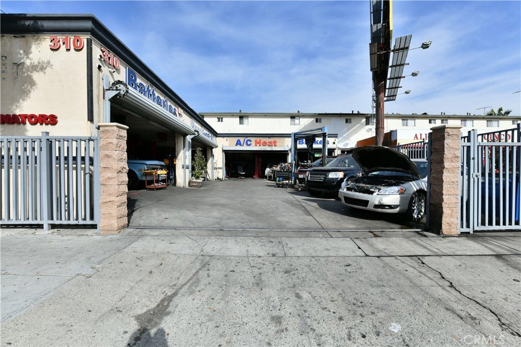 310 N La Brea