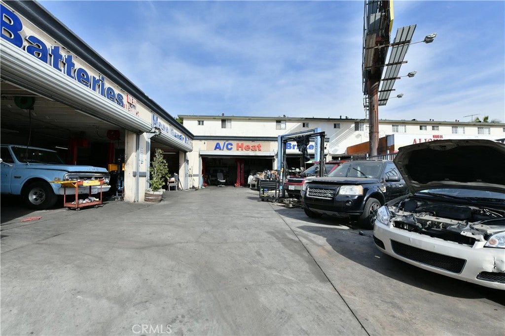 310 N La Brea