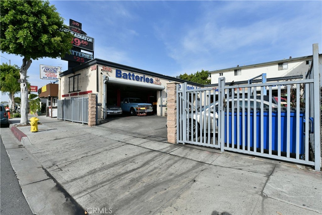 310 N La Brea