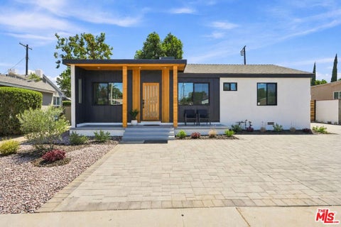 Photo of 7801 Clearfield Avenue, Panorama City, CA 91402 (MLS # 26999761)