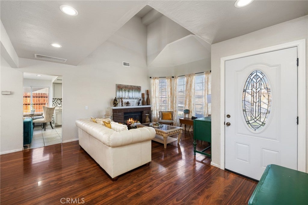 821 E Etiwanda