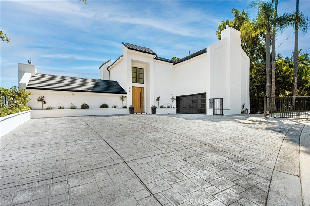 3566 Beverly Glen