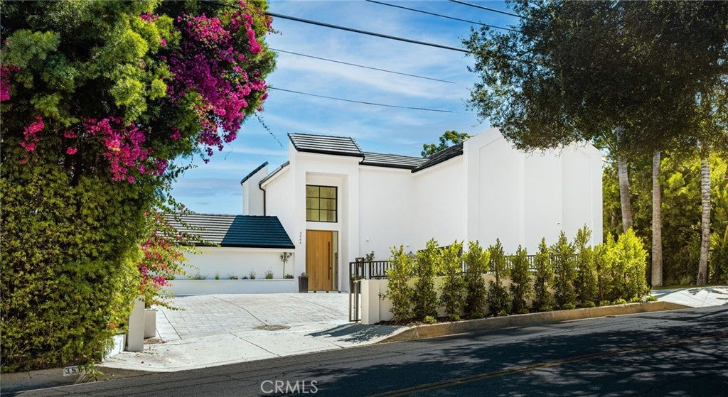 3566 Beverly Glen