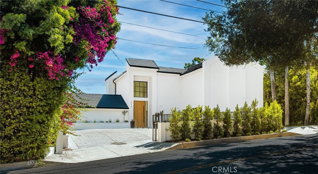 3566 Beverly Glen