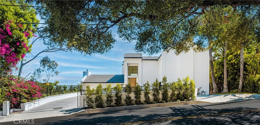 3566 Beverly Glen BLVD, Sherman Oaks CA 91423