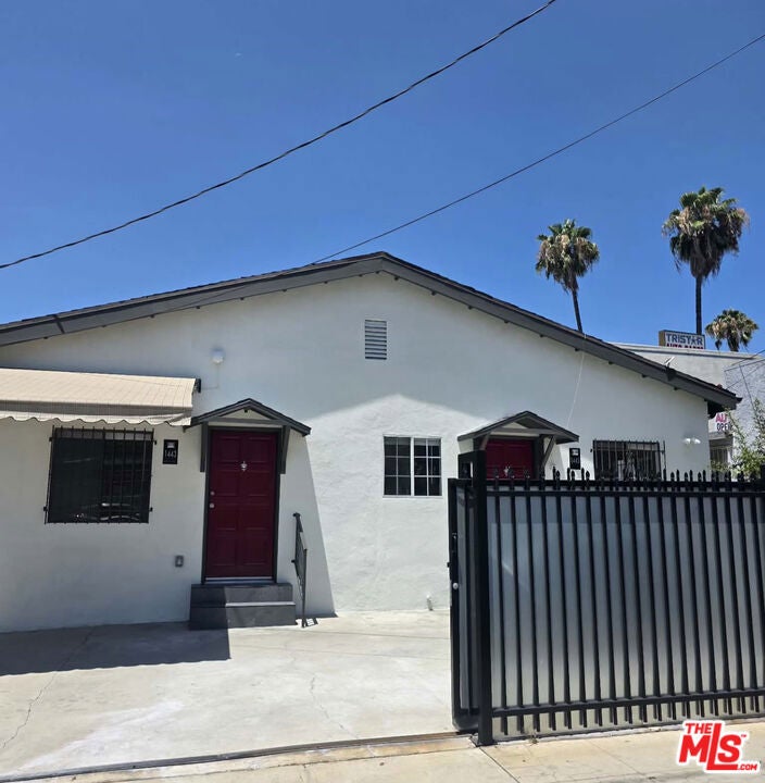 1445 N Mariposa Avenue