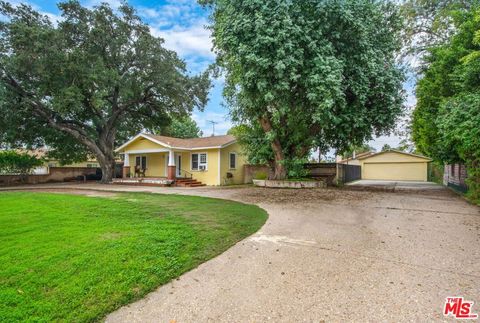 Photo of 7231 Vanalden Avenue, Reseda, CA 91335 (MLS # 25619587)