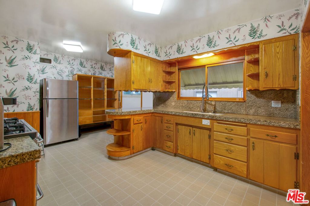 7231 Vanalden Avenue