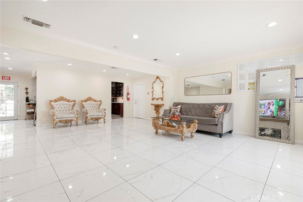 Photo of 16037 Hart Street, Van Nuys, CA 91406 (MLS # GD25225063)