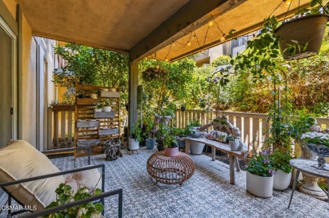 Photo of 255 Sequoia Court #14, Thousand Oaks, CA 91360 (MLS # 226003595)