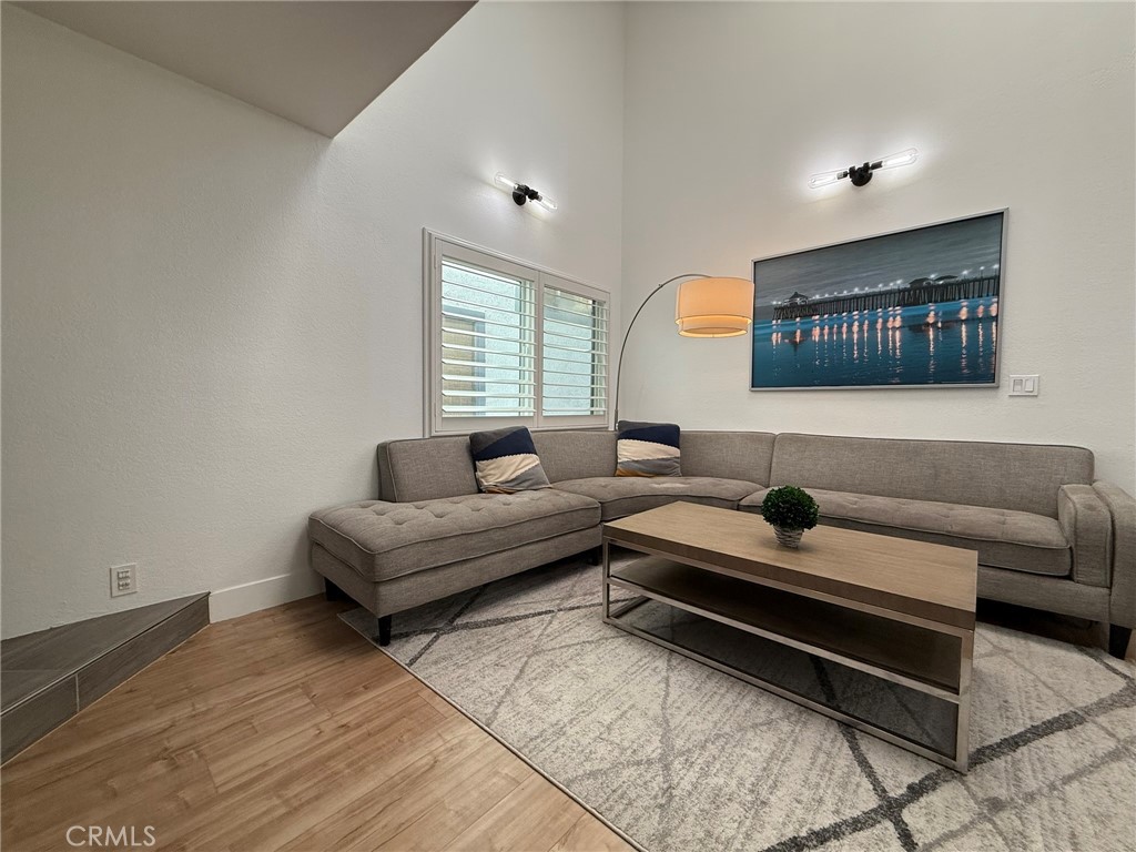 Coastal living at its finest in this spacious 3-bedroom, 3-bath Huntington Beach home less than one mile from the pier, downtown, and Pacific City shopping mall. Soaring ceilings, a cozy fireplace, and thoughtful updates create a bright and inviting atmosphere. The modern chef’s kitchen with a large prep island makes family meals effortless. Each bedroom features private balcony access, with the primary suite offering a spa-like bath for ultimate relaxation. Enjoy multiple balconies, a private backyard, and rare full-length driveway parking. Perfect for those seeking comfort, style, and convenience in a long-term rental.
Utilities (trash, water, electricity, gas, WiFi) are shared with the downstairs tenants. If you prefer all utilities included, the Landlord is open to changing the rent. Pets negotiable.