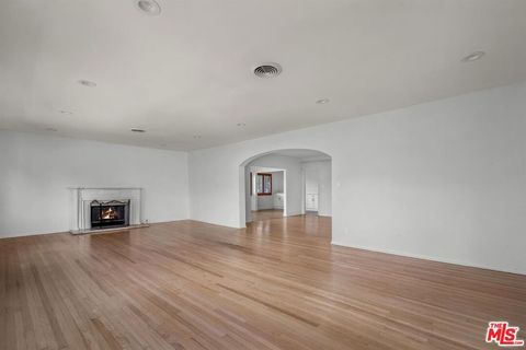 Photo of 157 S Elm Drive, Beverly Hills, CA 90212 (MLS # 25602571)