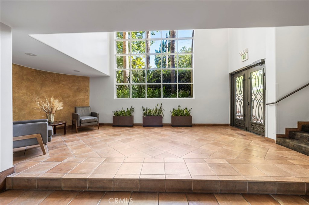 Properties 1 12841 Bloomfield Street 305