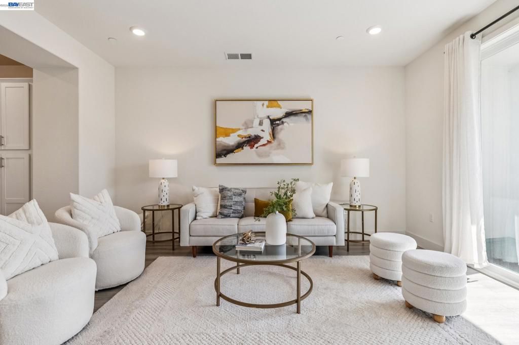 Photo of 28957 Ashwell Ave Ave, Hayward, CA 94544 (MLS # 41126995)